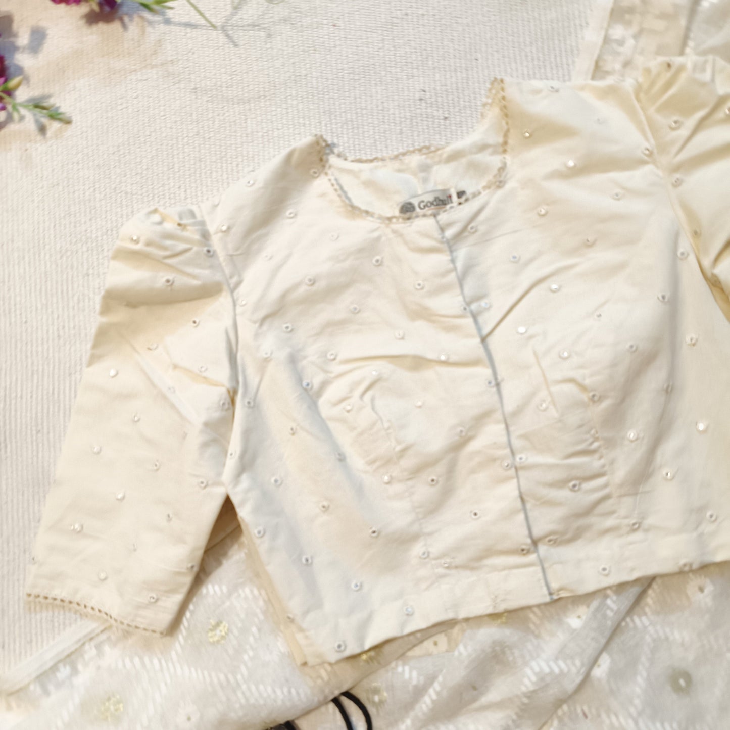 Ivory Mirrorwork Bengali Sleeves Blouse Combo