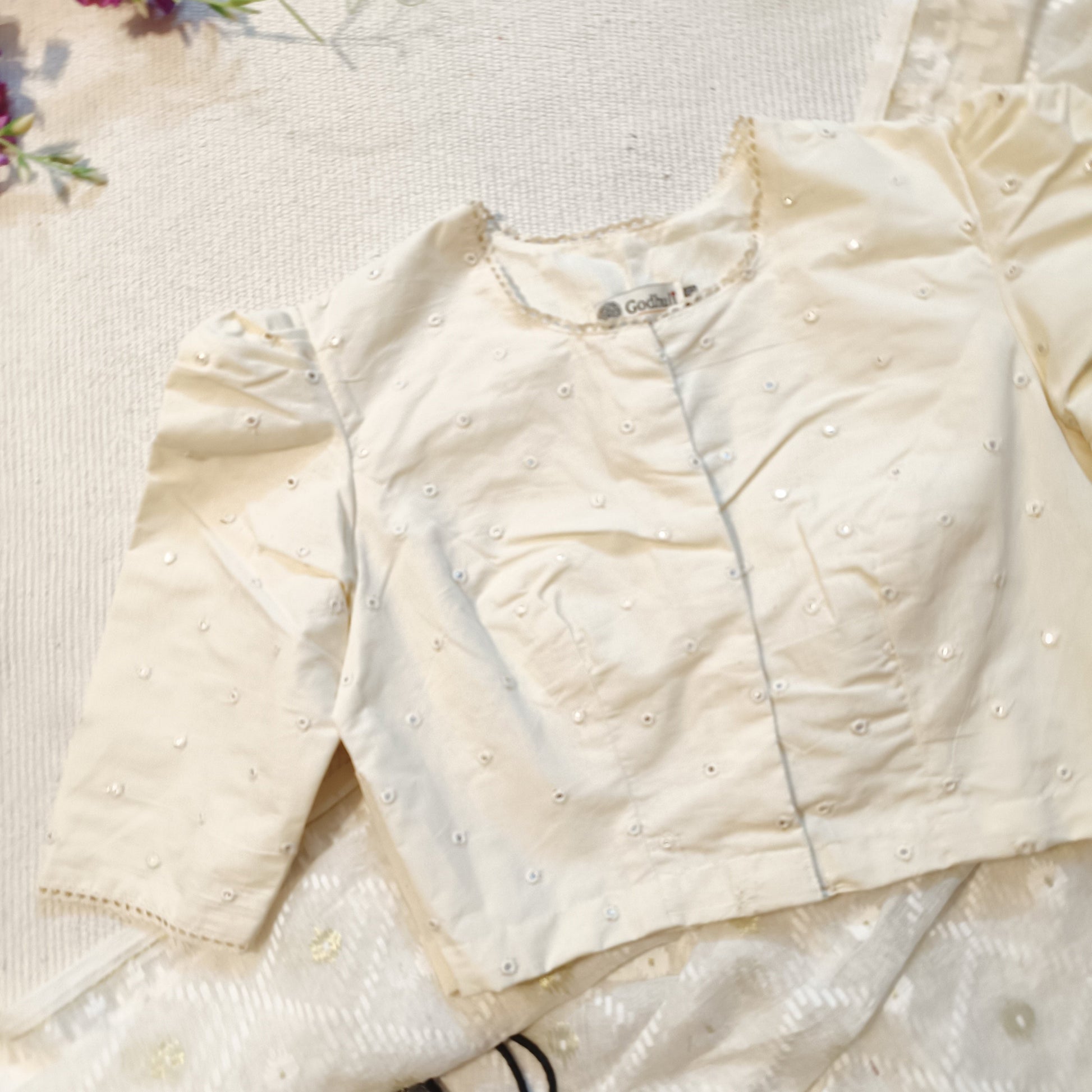 Ivory Mirrorwork Bengali Sleeves Blouse Combo