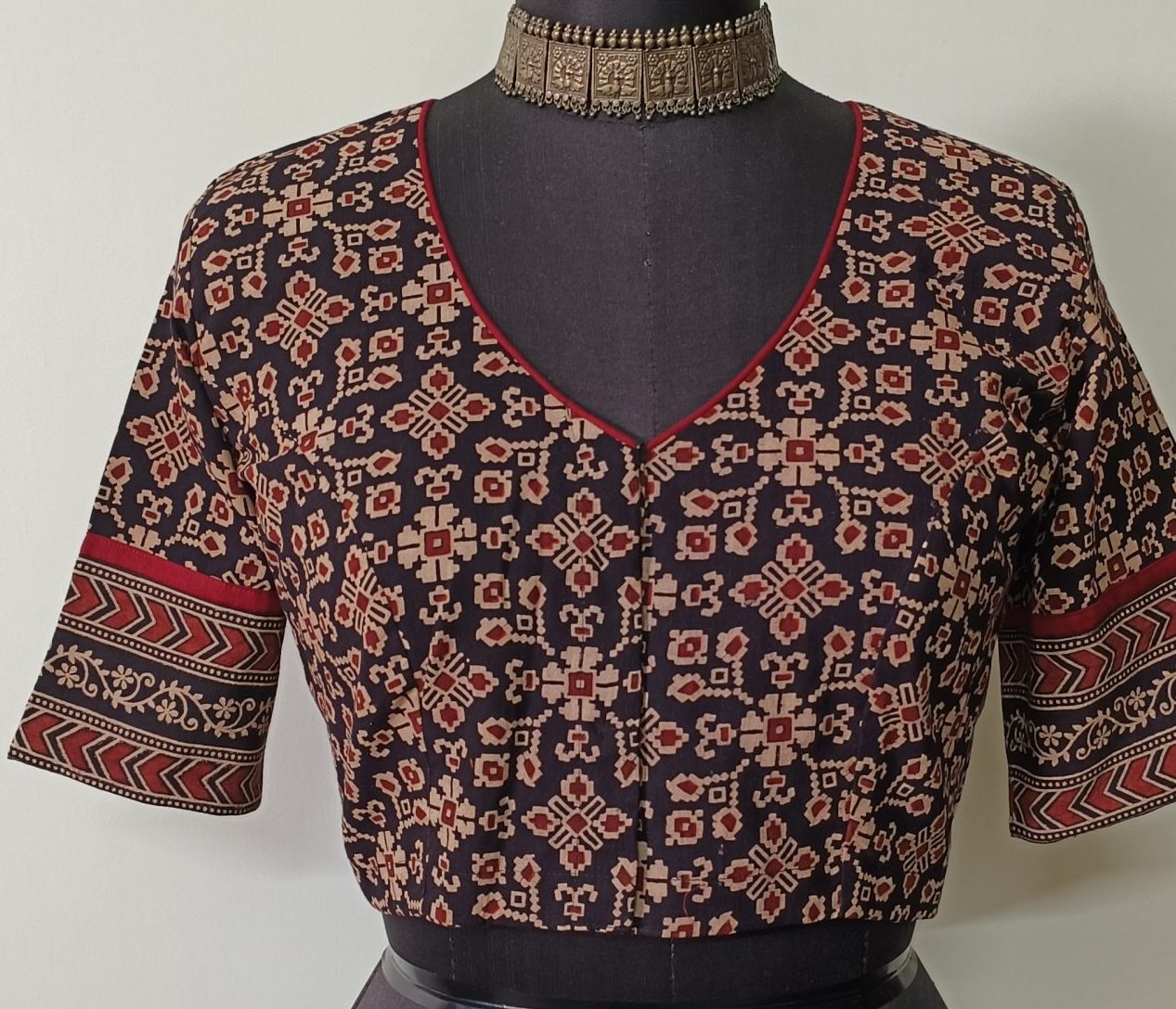 black colour gamathi blouse with floral patola print