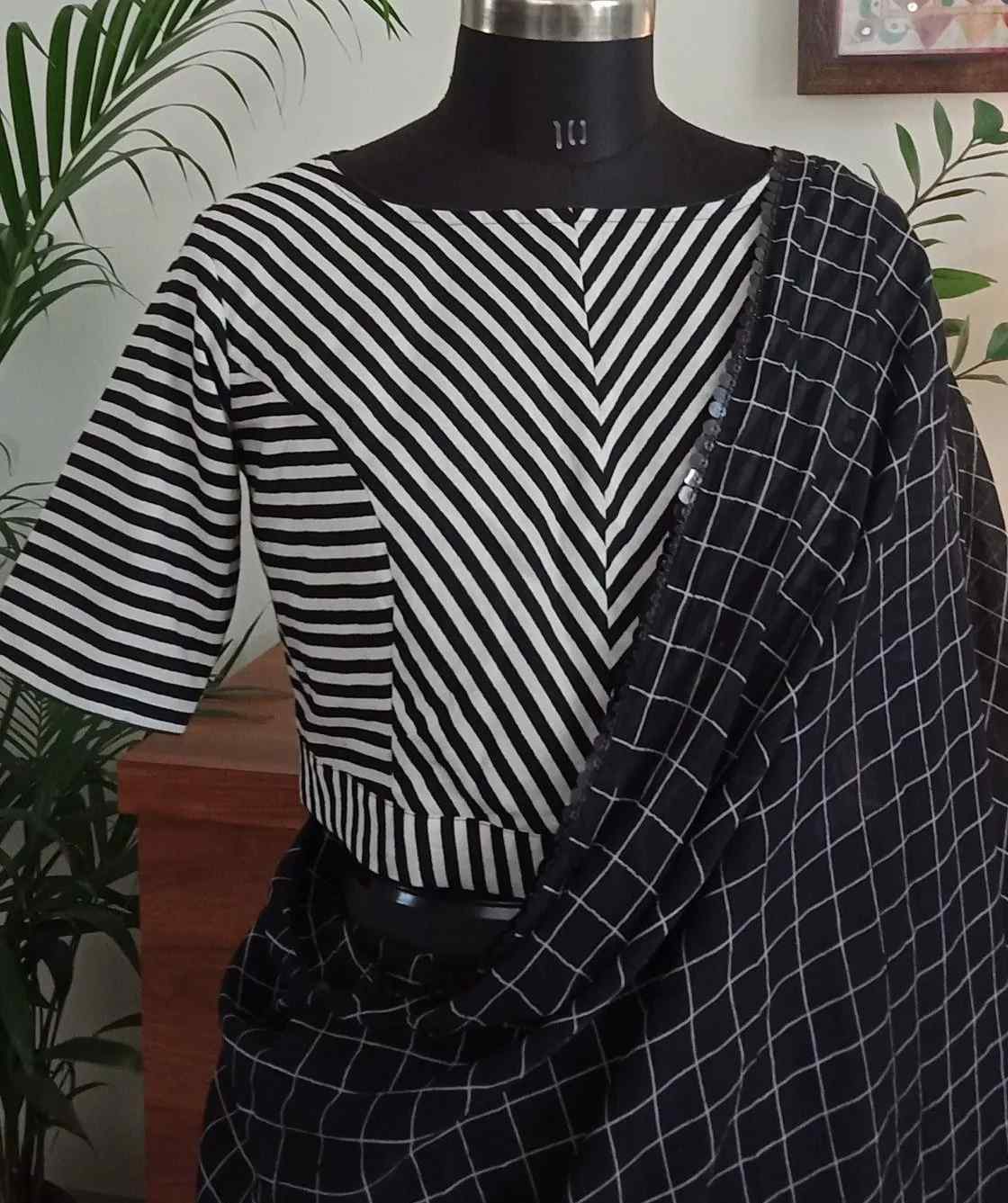 Monochrome stripes blouse