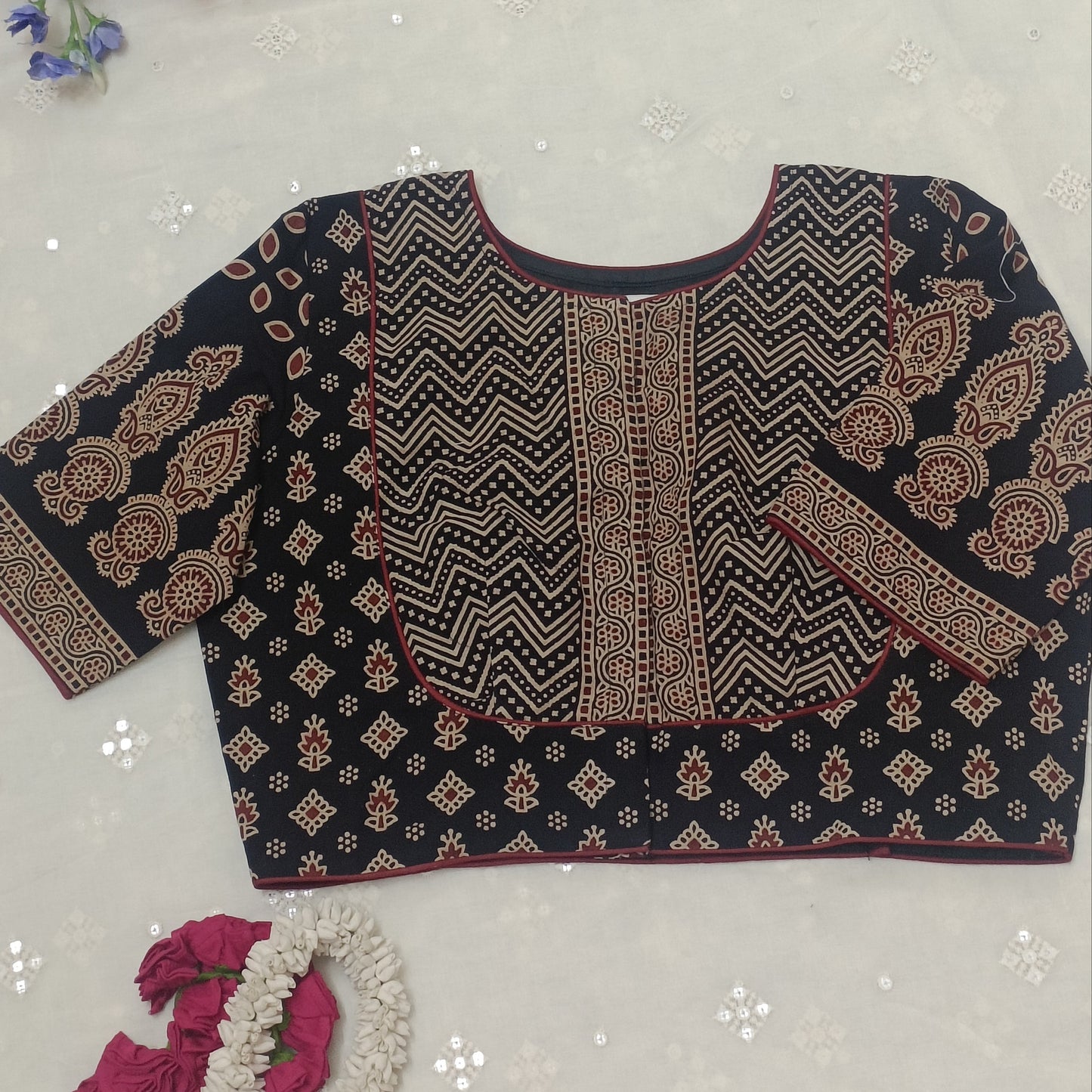 Black Gamathi Yolk Pattern Blouse