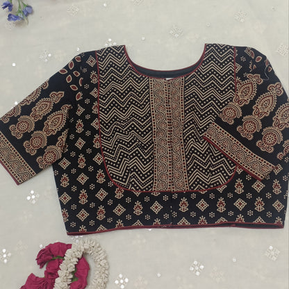 Black Gamathi Yolk Pattern Blouse