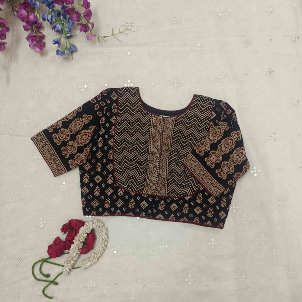 Black Gamathi Yolk Pattern Readymade Blouse | Godhuli