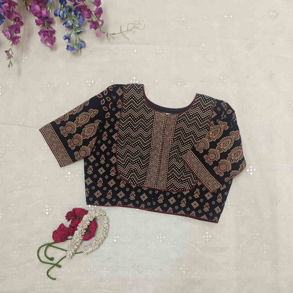 Black Gamathi Yolk Pattern Readymade Blouse | Godhuli