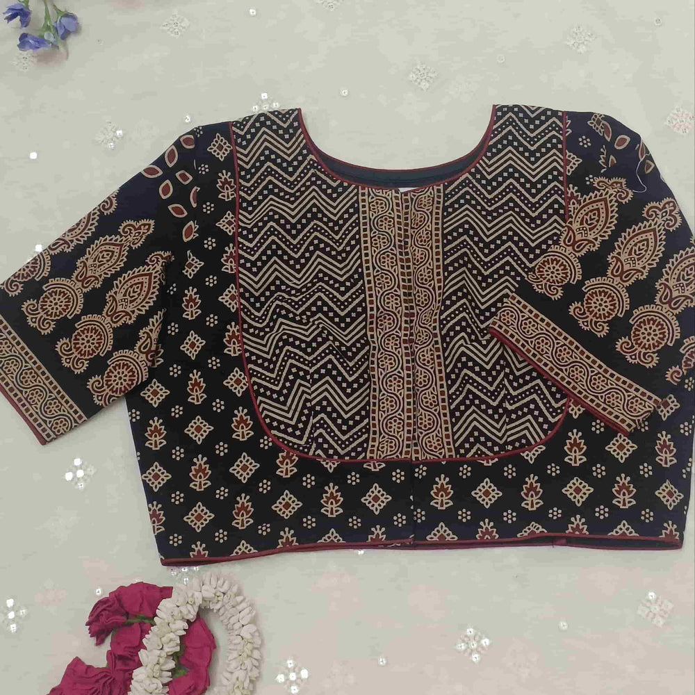 Black Gamathi Yolk Pattern Readymade Blouse | Godhuli