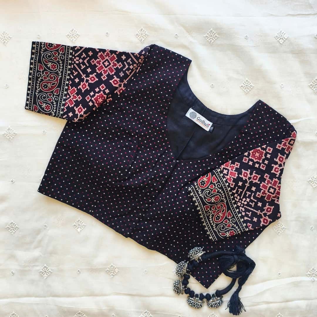 Black dotted Gamathi Patola Sleeves Readymade Blouse | Godhuli