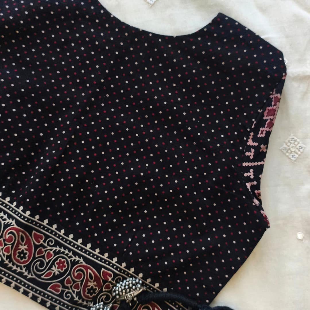 Black dotted Gamathi Patola Sleeves Readymade Blouse | Godhuli