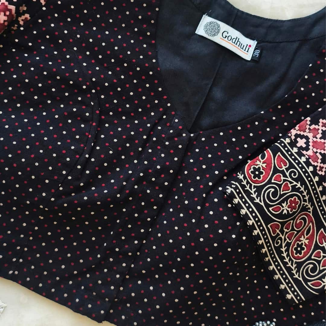 Black dotted Gamathi Patola Sleeves Readymade Blouse | Godhuli