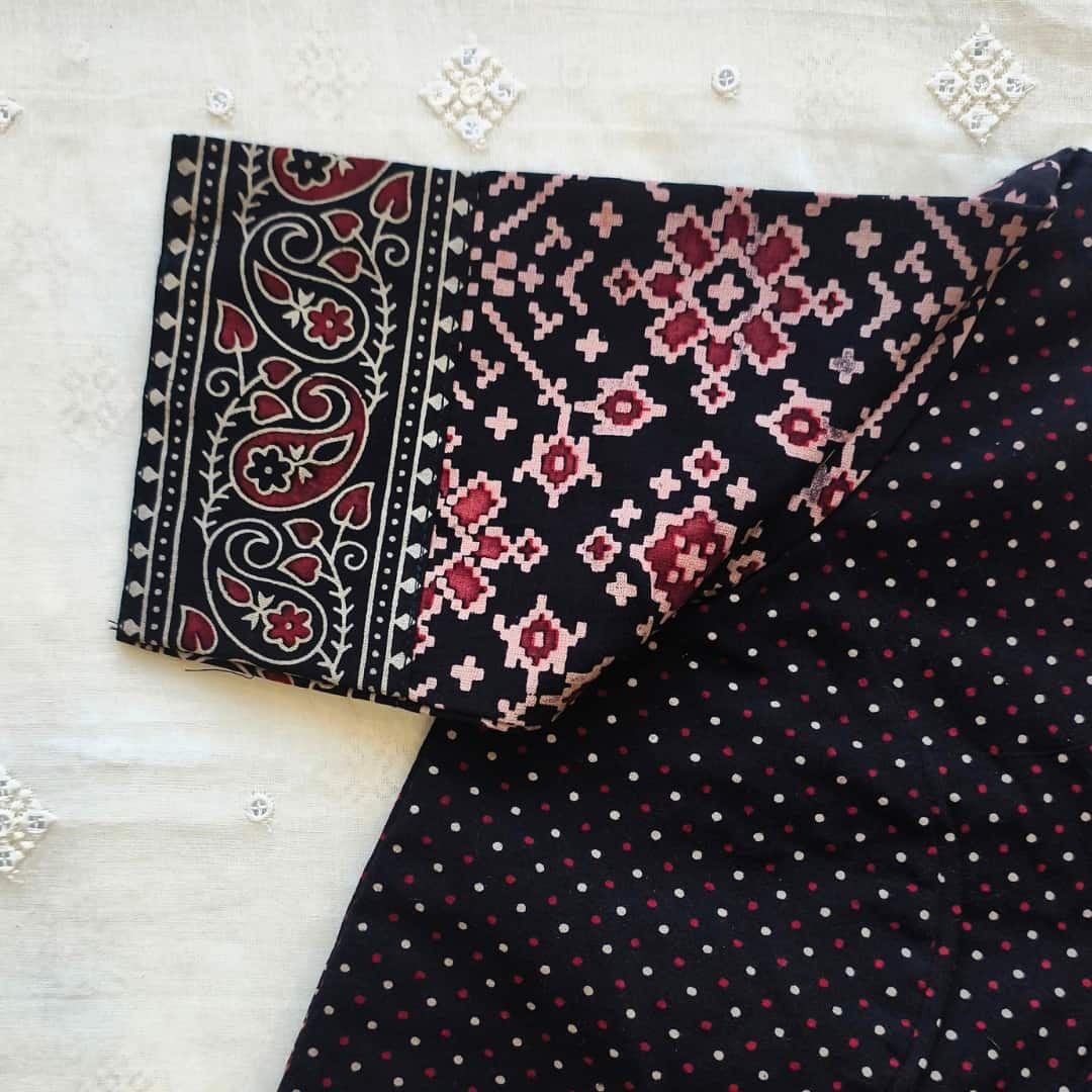 Black dotted Gamathi Patola Sleeves Readymade Blouse | Godhuli