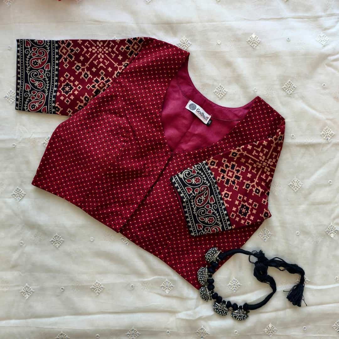 Maroon Dotted Gamathi Patola Sleeves Readymade Blouse | Godhuli