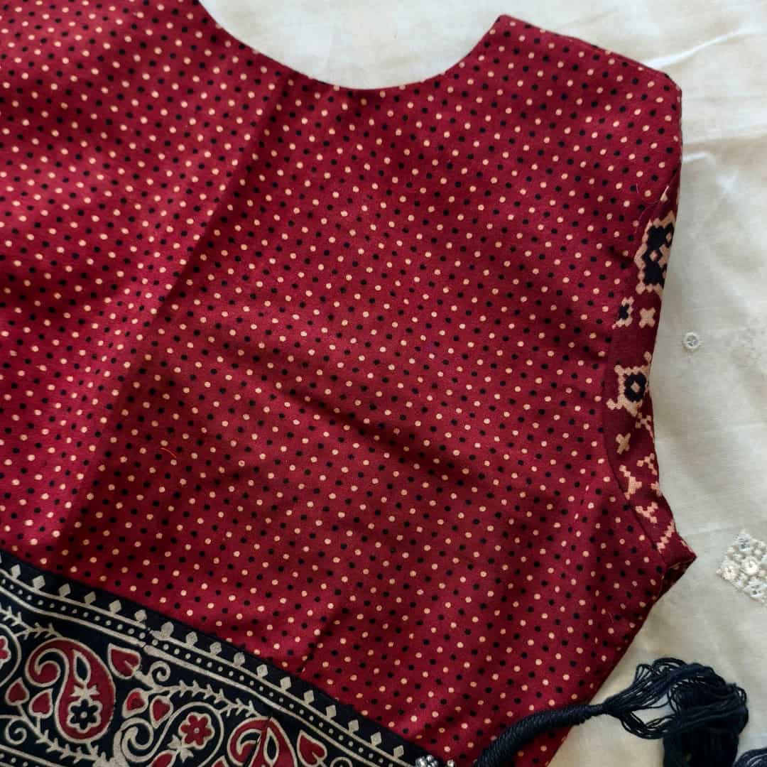 Maroon Dotted Gamathi Patola Sleeves Readymade Blouse | Godhuli