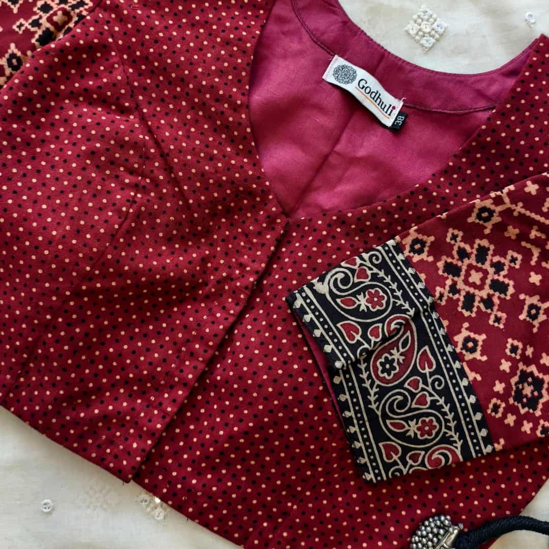 Maroon Dotted Gamathi Patola Sleeves Readymade Blouse | Godhuli