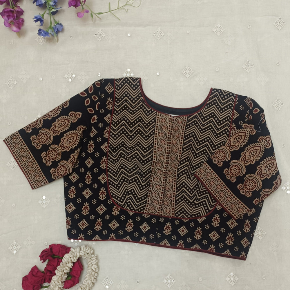Black Gamathi Yolk Pattern Readymade Blouse | Godhuli