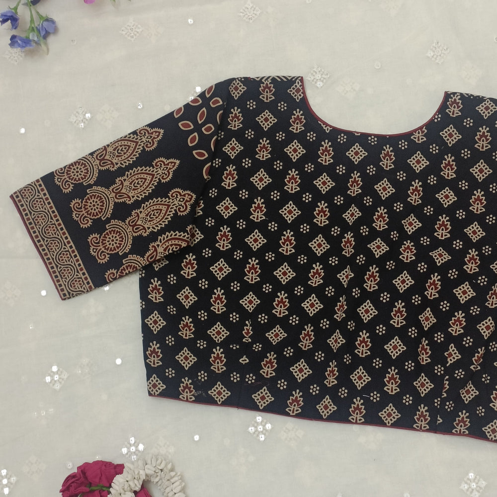 Black Gamathi Yolk Pattern Readymade Blouse | Godhuli