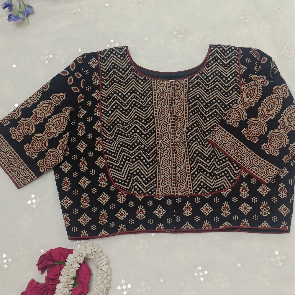 Black Gamathi Yolk Pattern Readymade Blouse | Godhuli