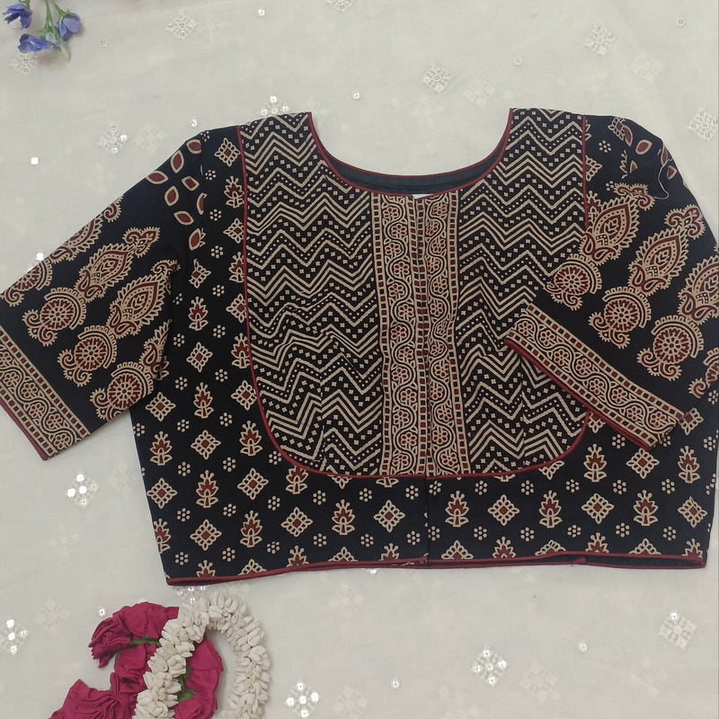 Black Gamathi Yolk Pattern Readymade Blouse | Godhuli