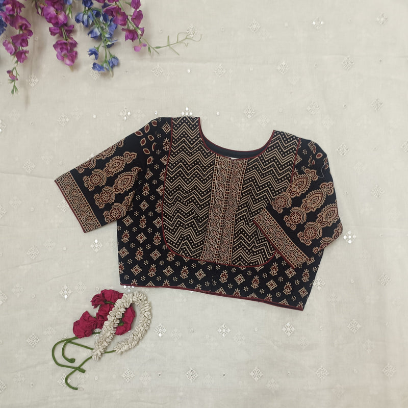 Black Gamathi Yolk Pattern Readymade Blouse | Godhuli