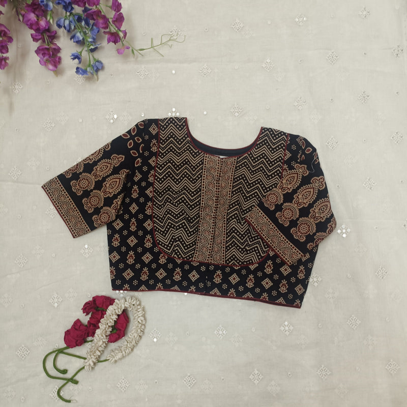 Black Gamathi Yolk Pattern Readymade Blouse | Godhuli