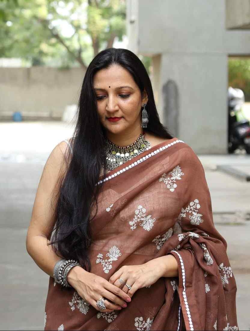 Buy Caramel Brown Embroidered Linen Saree | Godhuli