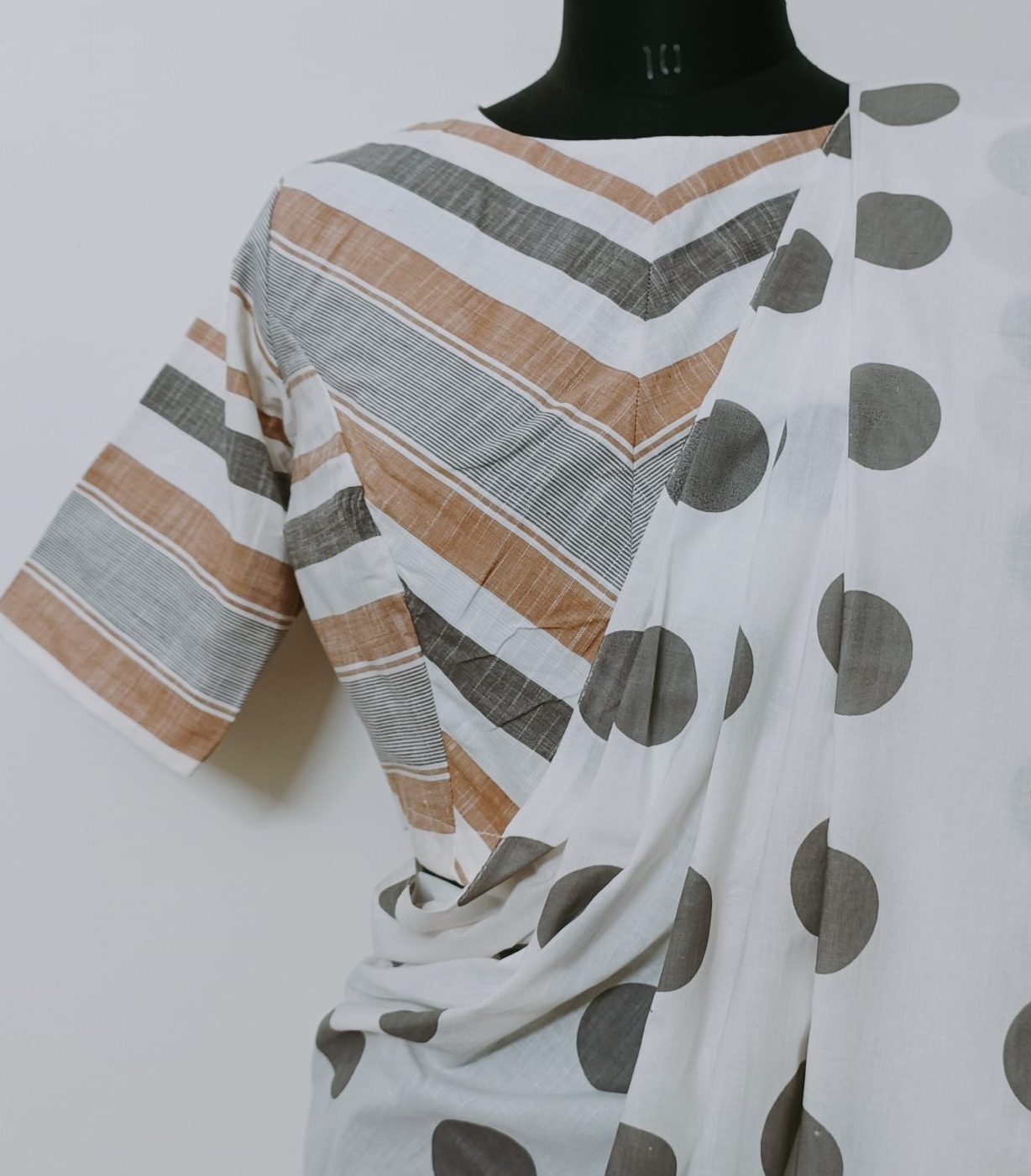 Big Polka Dot Off-White Saree-Stripes Blouse Combo